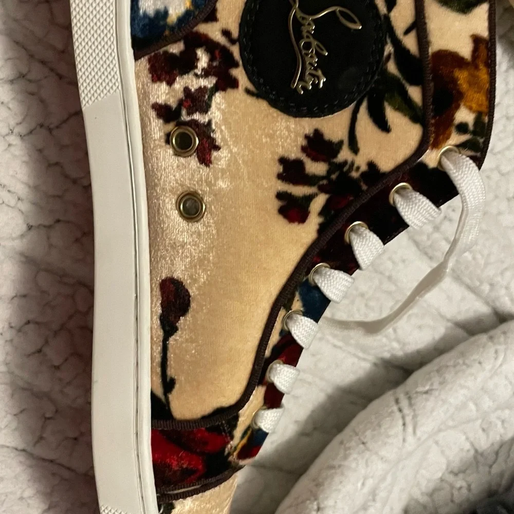 Christian Louboutin Beige Floral Velvet Low-Top Sneakers with Red Soles - Picture 6 of 6